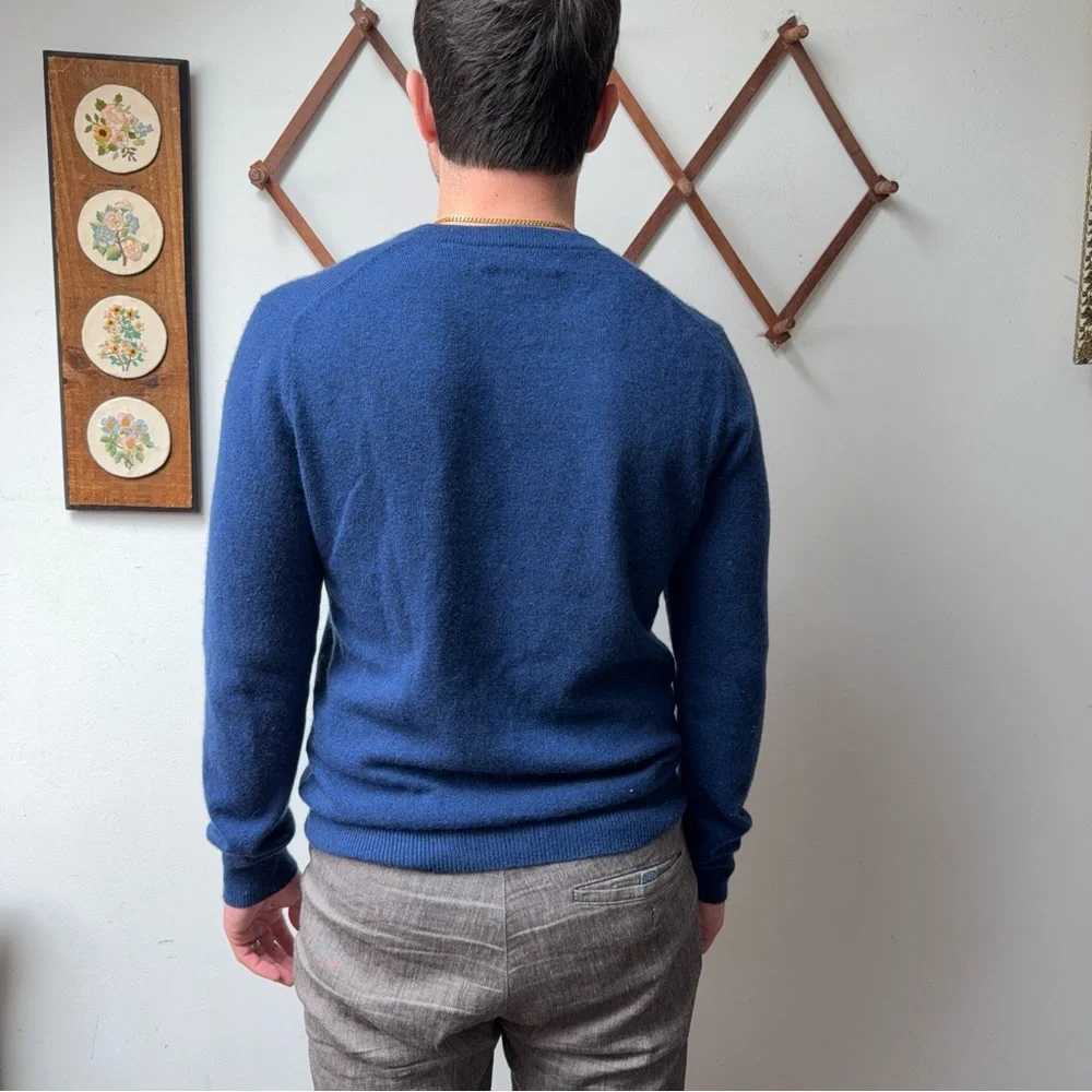 Bloomingdales Cashmere Blue V-Neck Sweater